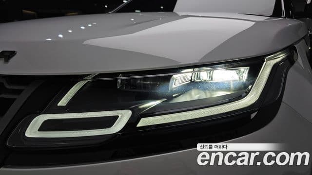 Land Rover Range Rover Velar 2022 — Photo 8/37