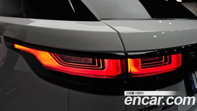 Land Rover Range Rover Velar 2022 — Photo 16/37