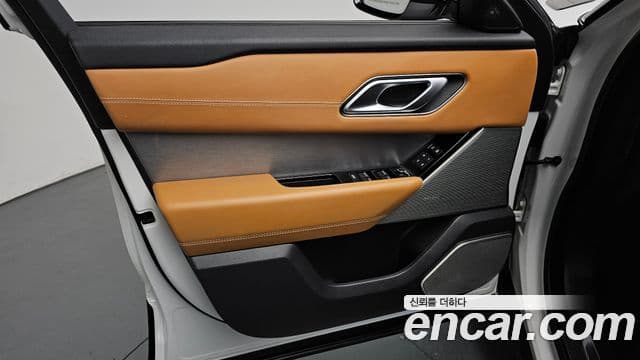 Land Rover Range Rover Velar 2022 — Photo 19/37