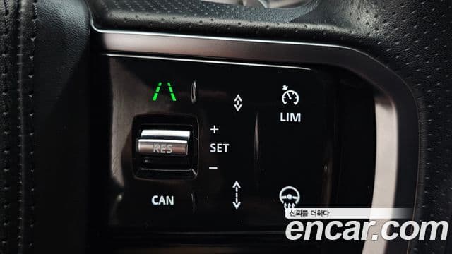 Land Rover Range Rover Velar 2022 — Photo 12/37