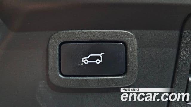 Land Rover Range Rover Velar 2022 — Photo 36/37
