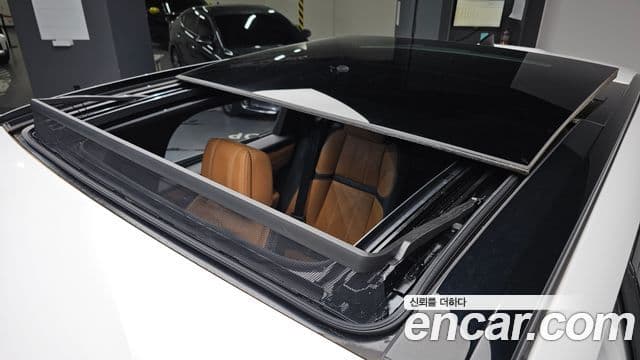 Land Rover Range Rover Velar 2022 — Photo 33/37