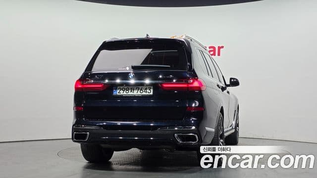 BMW X7 2021 — Photo 15/20