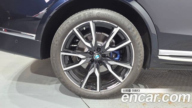 BMW X7 2021 — Photo 12/20
