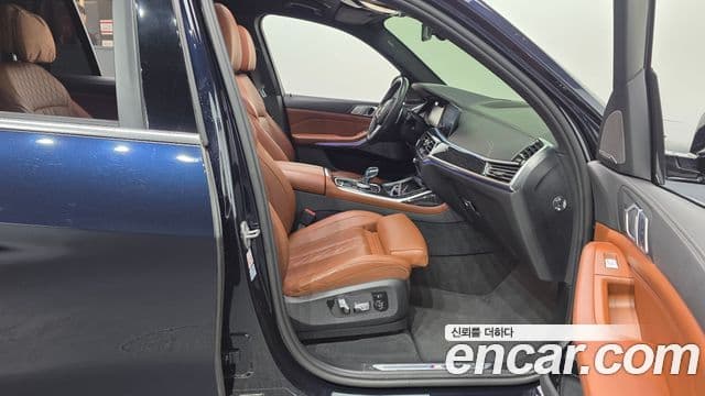 BMW X7 2021 — Photo 18/20