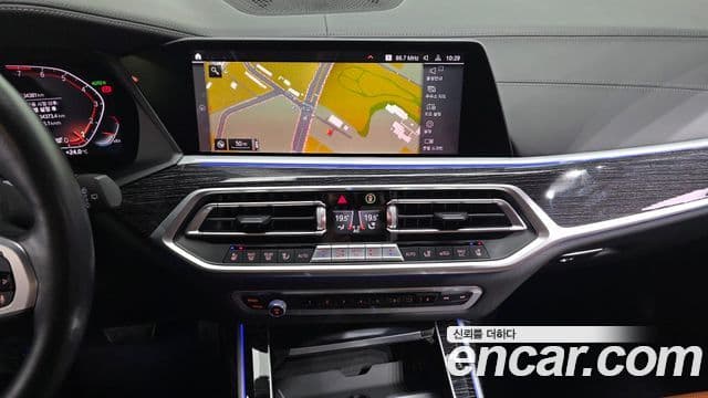 BMW X7 2021 — Photo 19/20