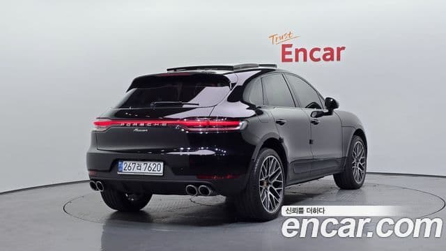 Porsche Macan 2021 — ფოტო 2/20