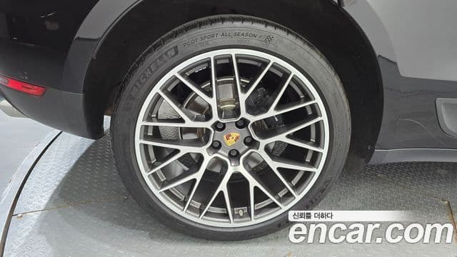 Porsche Macan 2021 — ფოტო 5/20