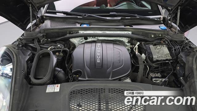Porsche Macan 2021 — ფოტო 6/20