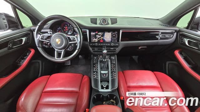 Porsche Macan 2021 — ფოტო 7/20