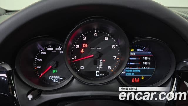 Porsche Macan 2021 — ფოტო 8/20