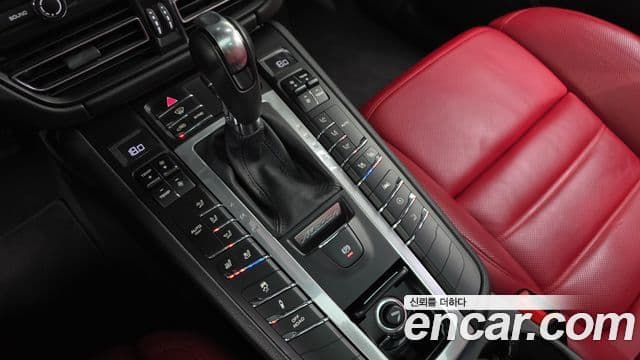 Porsche Macan 2021 — ფოტო 9/20