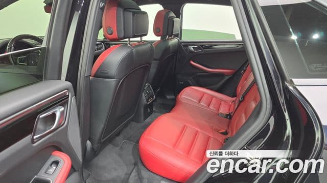 Porsche Macan 2021 — ფოტო 11/20