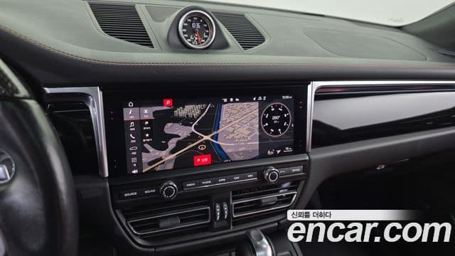 Porsche Macan 2021 — ფოტო 12/20
