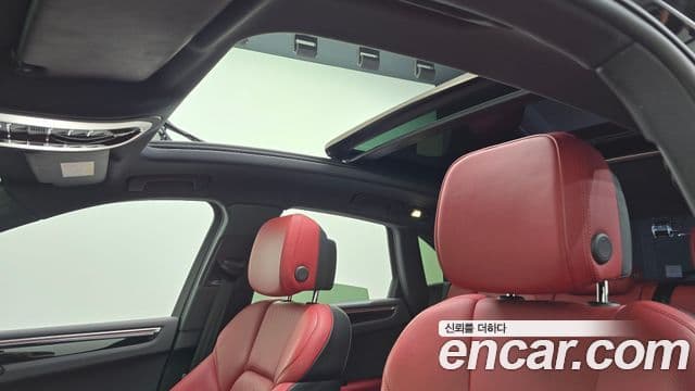 Porsche Macan 2021 — ფოტო 16/20
