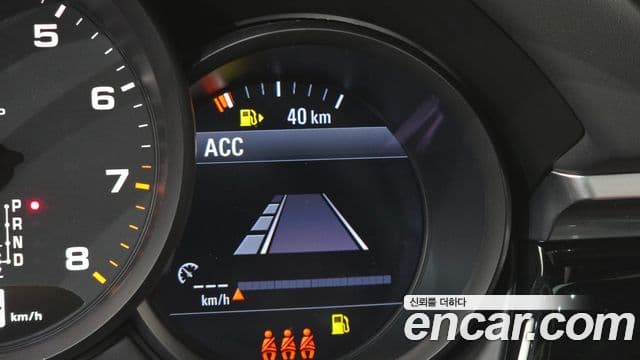 Porsche Macan 2021 — ფოტო 19/20