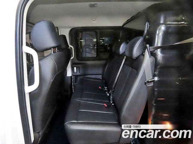 Hyundai Staria 2025 — ფოტო 9/20