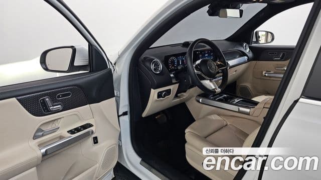 Mercedes-Benz GLB-Class 2024 — Photo 8/31