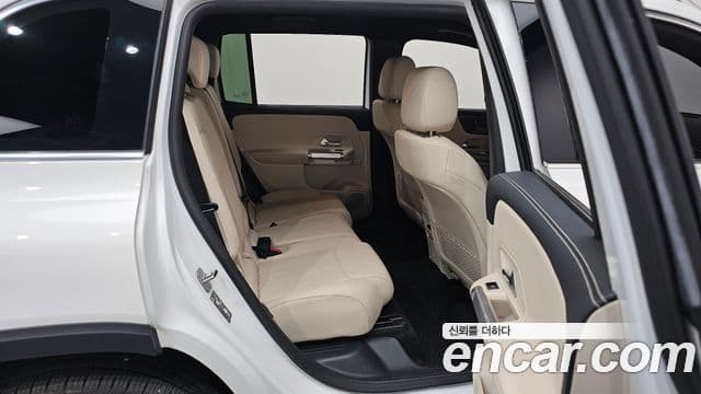 Mercedes-Benz GLB-Class 2024 — Photo 20/31