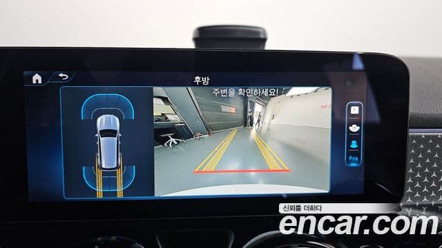 Mercedes-Benz GLB-Class 2024 — Photo 28/31
