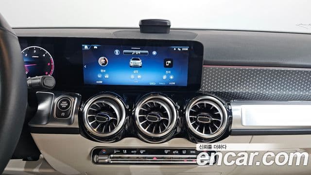 Mercedes-Benz GLB-Class 2024 — Photo 2/31