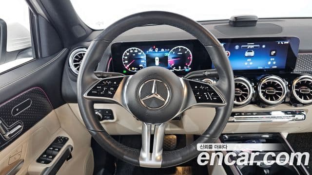 Mercedes-Benz GLB-Class 2024 — Photo 16/31