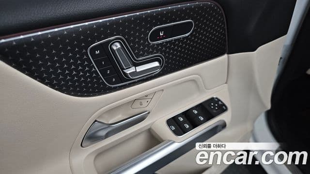 Mercedes-Benz GLB-Class 2024 — Photo 22/31