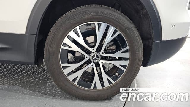 Mercedes-Benz GLB-Class 2024 — Photo 12/31