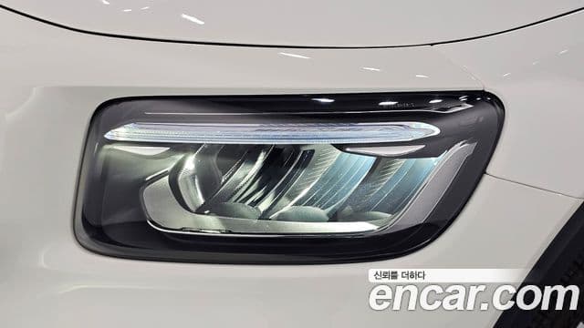 Mercedes-Benz GLB-Class 2024 — Photo 18/31