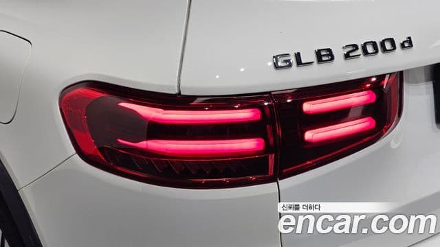 Mercedes-Benz GLB-Class 2024 — Photo 21/31