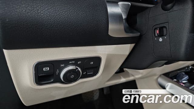 Mercedes-Benz GLB-Class 2024 — Photo 10/31