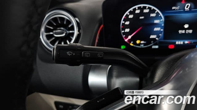 Mercedes-Benz GLB-Class 2024 — Photo 25/31