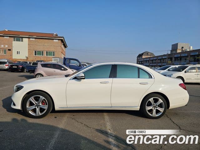 Mercedes-Benz E-Class 2018 — ფოტო 18/20