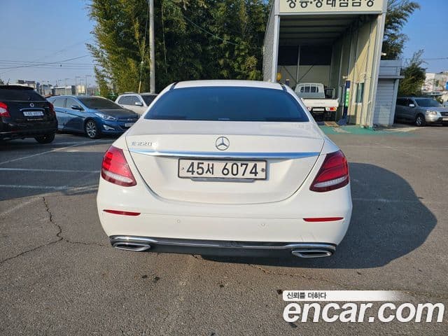 Mercedes-Benz E-Class 2018 — ფოტო 6/20