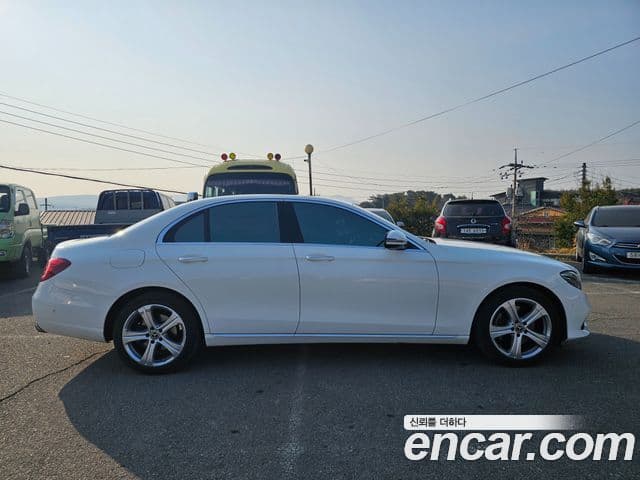 Mercedes-Benz E-Class 2018 — ფოტო 10/20