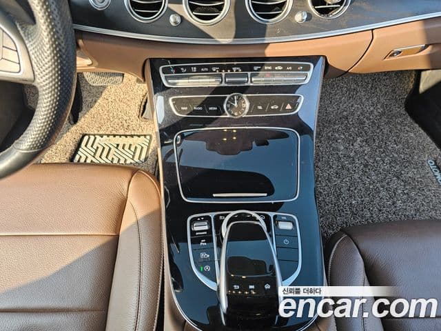 Mercedes-Benz E-Class 2018 — ფოტო 9/20