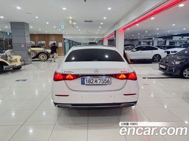 Mercedes-Benz E-Class 2024 — ფოტო 4/17