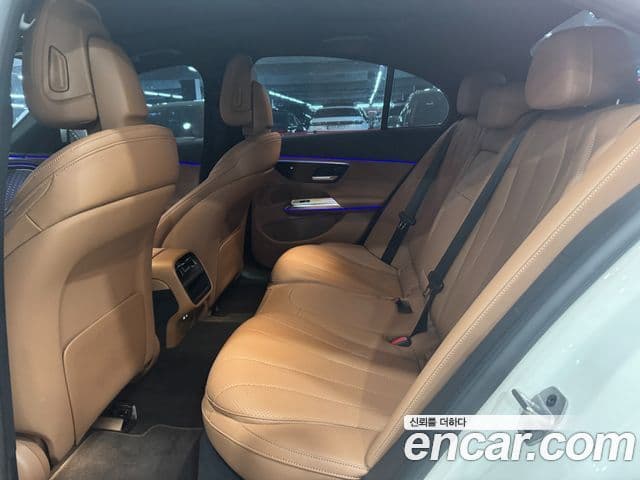 Mercedes-Benz E-Class 2024 — ფოტო 11/17