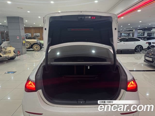 Mercedes-Benz E-Class 2024 — ფოტო 17/17