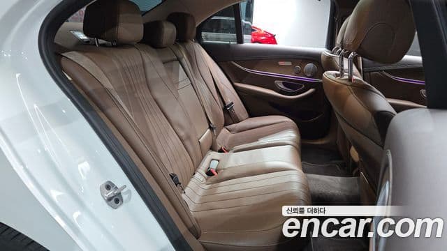 Mercedes-Benz E-Class 2019 — Фото 11/20