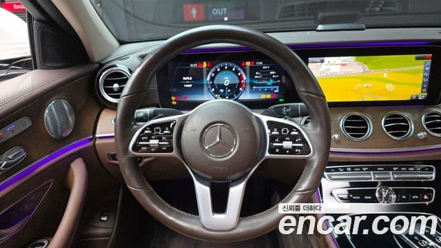 Mercedes-Benz E-Class 2019 — Фото 13/20