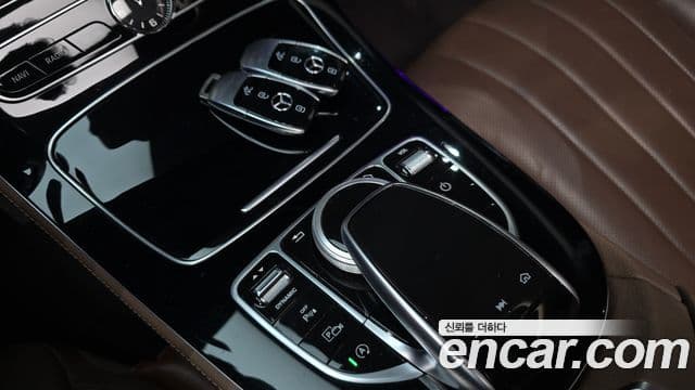 Mercedes-Benz E-Class 2019 — ფოტო 17/32
