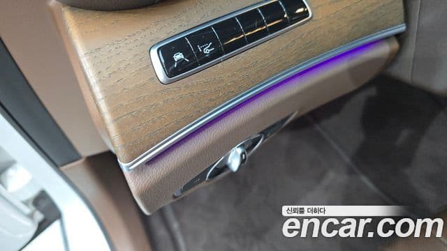 Mercedes-Benz E-Class 2019 — ფოტო 31/32
