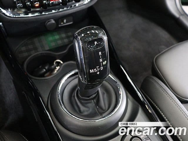 Mini Cooper Clubman 2019 — ფოტო 5/20