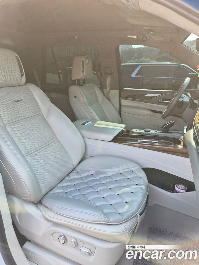 Cadillac Escalade 2022 — Şəkil 10/17