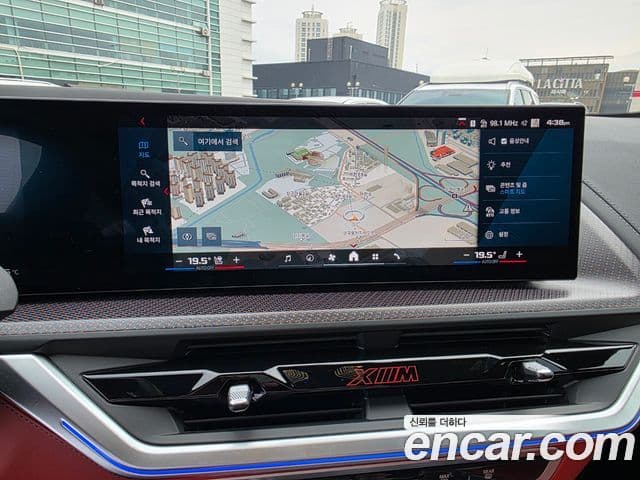 BMW XM 2025 — Фото 13/20