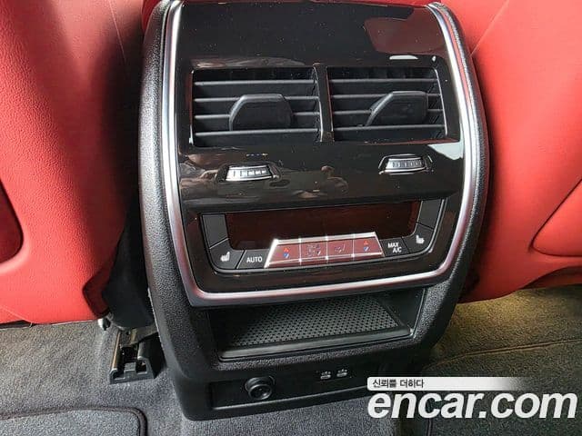 BMW XM 2025 — Фото 16/20