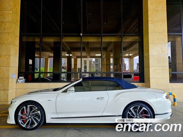 Bentley Continental GT 2025 — ფოტო 4/16