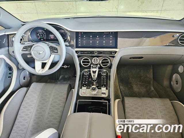 Bentley Continental GT 2025 — ფოტო 8/16