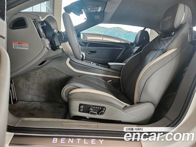 Bentley Continental GT 2025 — ფოტო 9/16